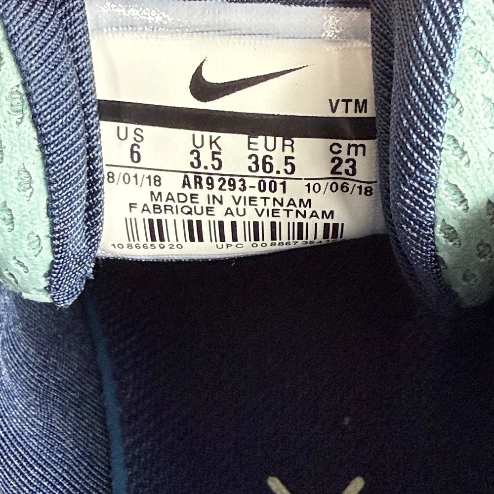 Nike Air Max 720 Youth Size 4.5 women's 6 Northern Lights Day Silver Navy blue